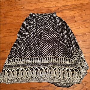 American Eagle Black and White Paisley Skirt